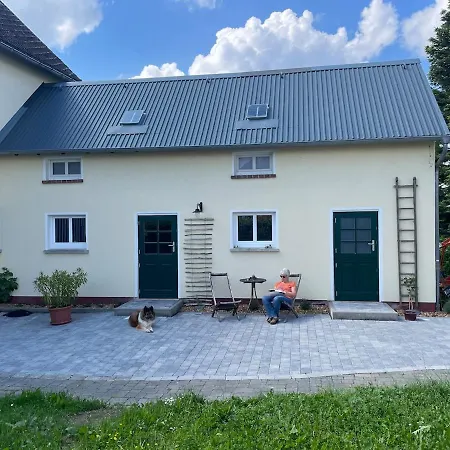 Apartment Mitten Im Garten